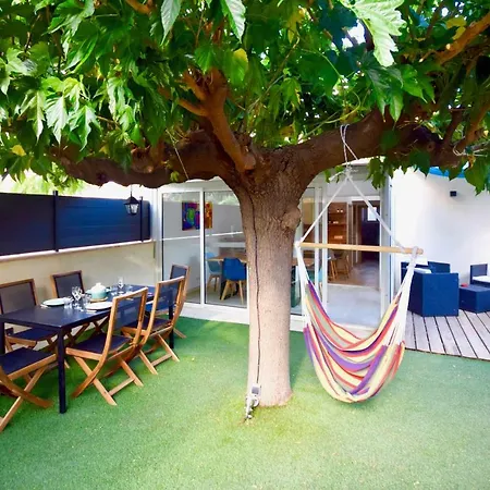 Charmante Maison Centre-ville Sainte-maxime, Plages A 2 Pas 펜션
